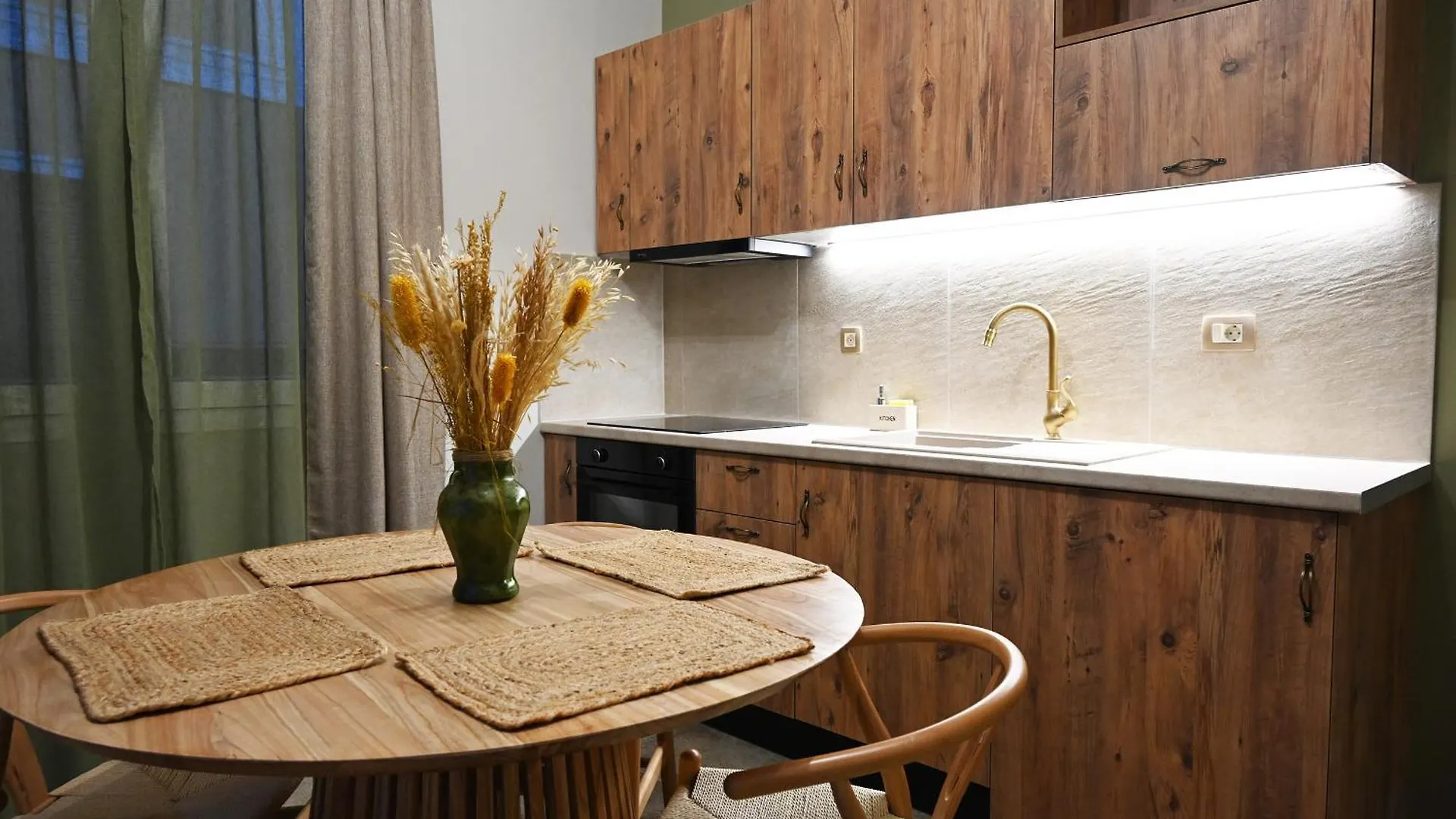 Vivis Hub Aparthotel Αργοστόλι