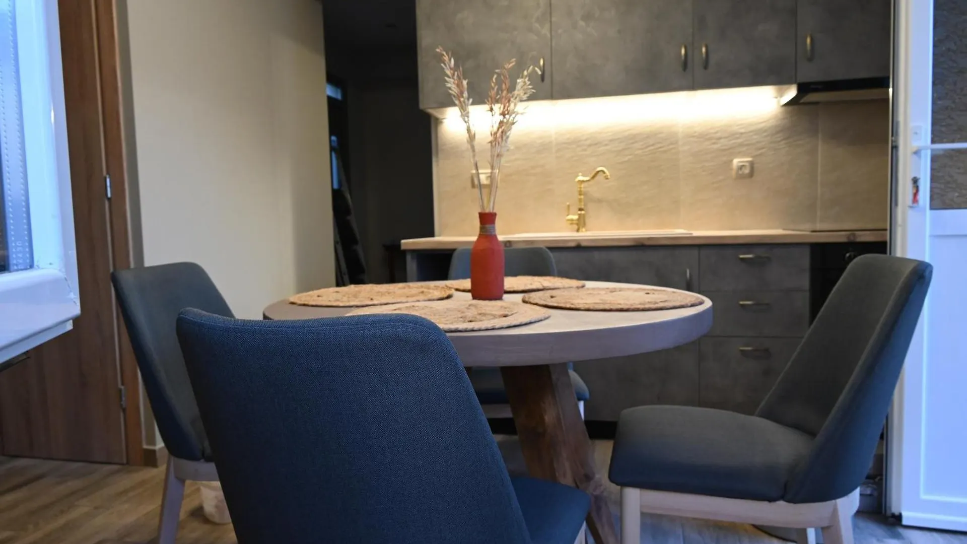 Vivis Hub Aparthotel Argostoli  Argostoli (Kefalonia)